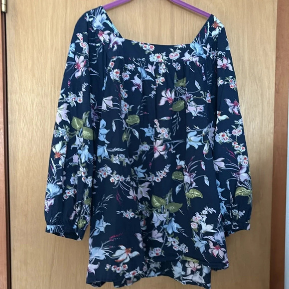Terra & Sky- Floral Top, 3/4 Sleeves - Picture 3 of 6